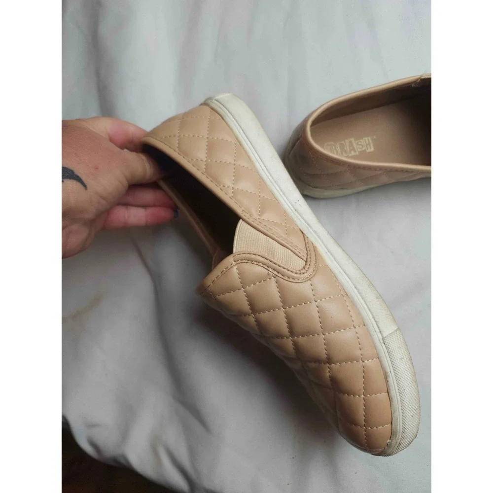 Brash‎ Quilted Flats Womens 9 Beige Faux Leather Slip On Ballet Comfort Sneakers
